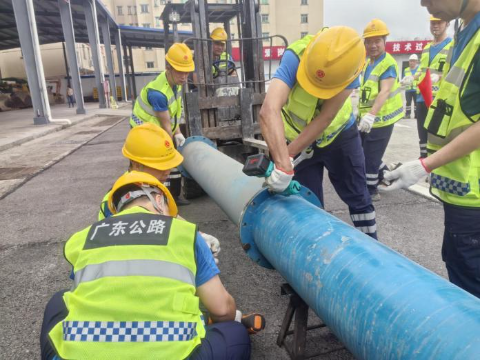 厉兵秣马战汛期  道路抢险练真功.docx_2