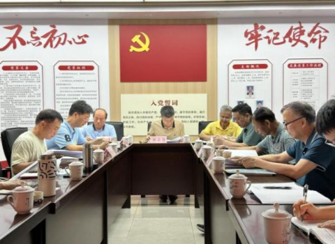 余辉映彩焕初心 银发助力开新局——中心召开2025年离退休党支部学习和工作交流座谈会.docx_3