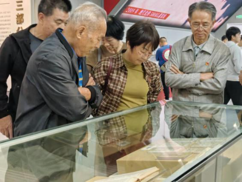 （20251114报老干局）银发沐春风 “六好”践初心——市公路事务中心离退休第一党支部开展学习贯彻党的二十届四中全会精神主题党日活动.docx_2