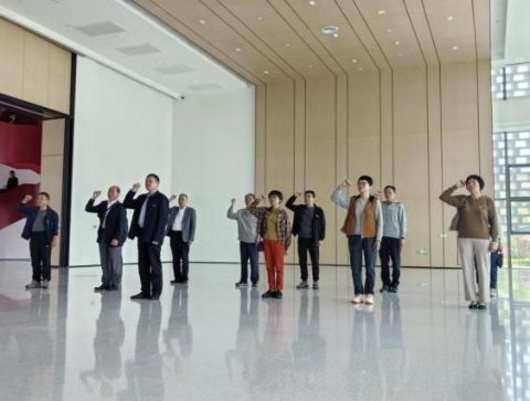 （20251114报老干局）银发沐春风 “六好”践初心——市公路事务中心离退休第一党支部开展学习贯彻党的二十届四中全会精神主题党日活动.docx_3