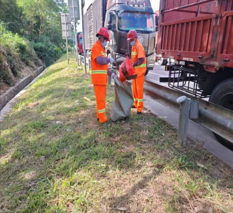 聚焦跨市道路整治 提升门户形象品质——中心积极落实跨市道路3公里精细化管护措施.docx_1