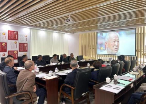 （20241203）深学细悟聚共识 银发献智齐添力——中心离退休第一党支部开展学习贯彻党的二十届三中全会精神主题党日活动.docx_1