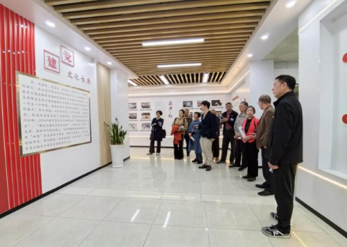 （20241203）深学细悟聚共识 银发献智齐添力——中心离退休第一党支部开展学习贯彻党的二十届三中全会精神主题党日活动.docx_2